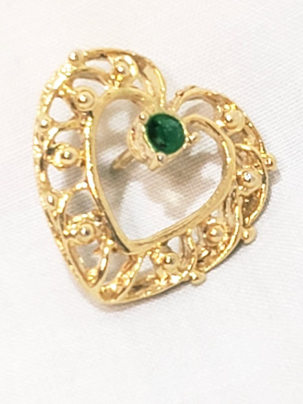 Ornate Filigree Gold Tone Heart Green Rhinestone Lapel Pin 3/4" Metal Vintage